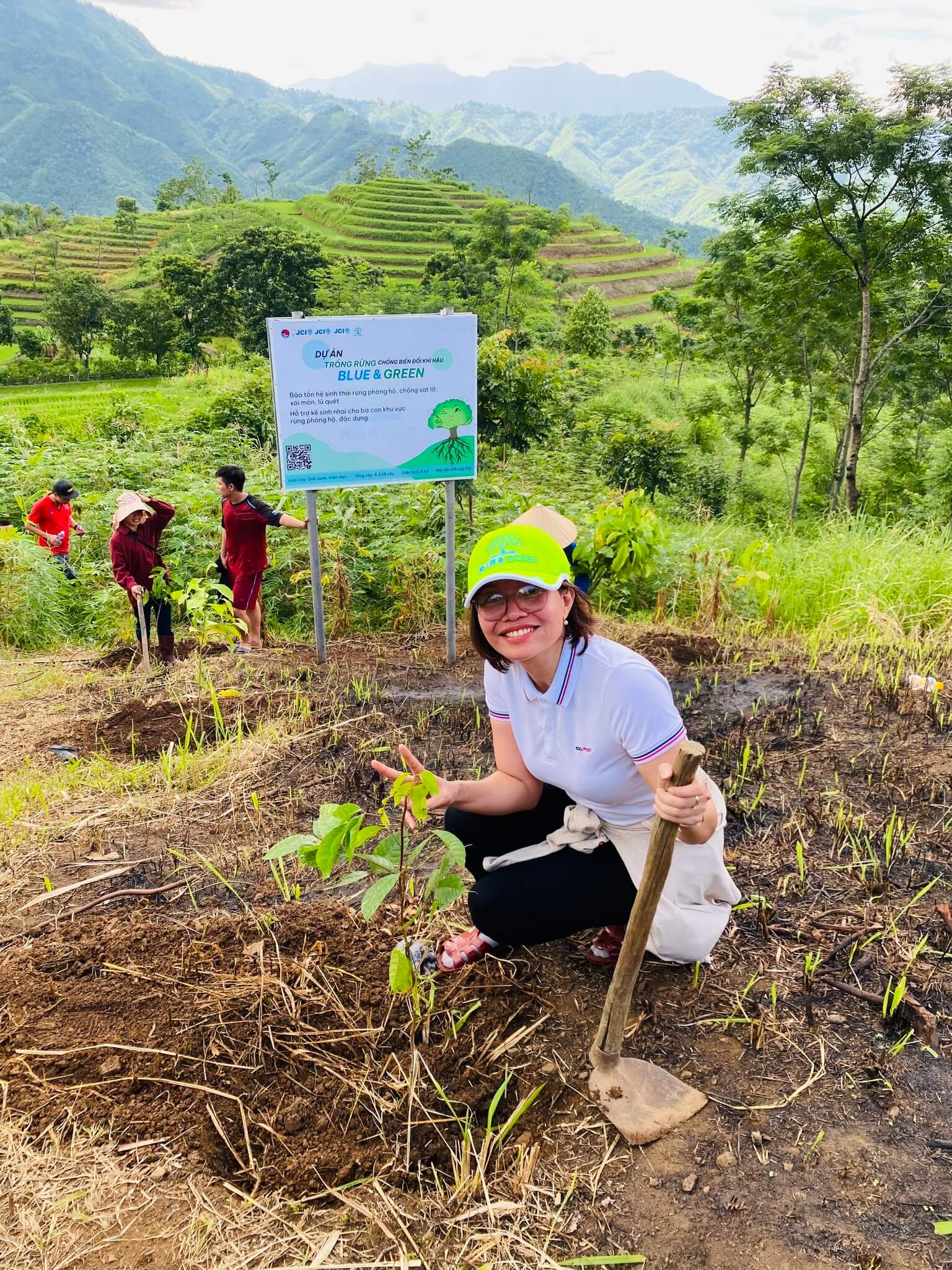 Đại diện Ecosmart tham dự hoạt động từ JCI Việt Nam tham gia dự án trồng rừng tại KBTTN Pù-Hu