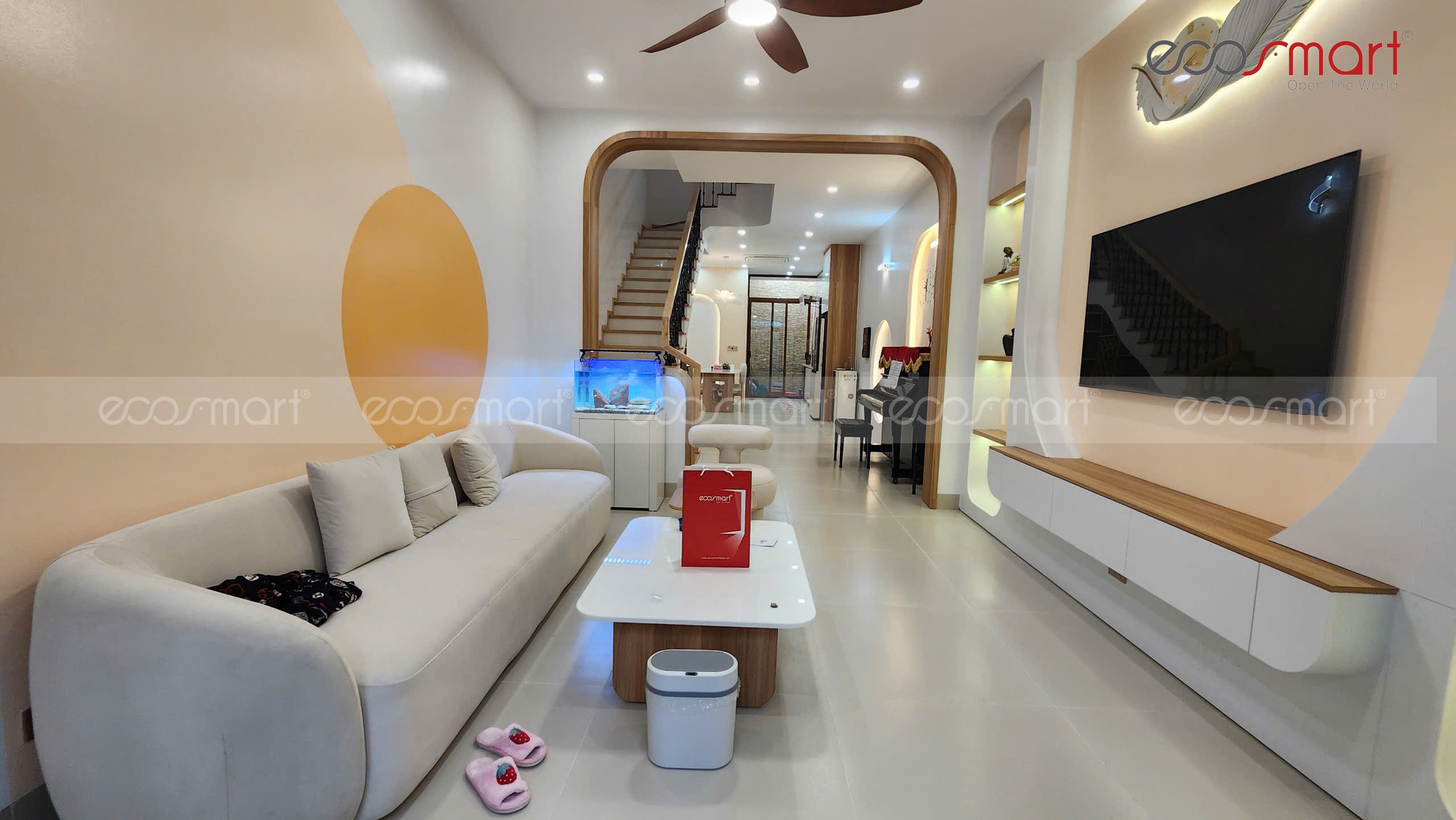 Ngôi nhà hiện đại sửa dụng mẫu cửa vòm Ecosmart