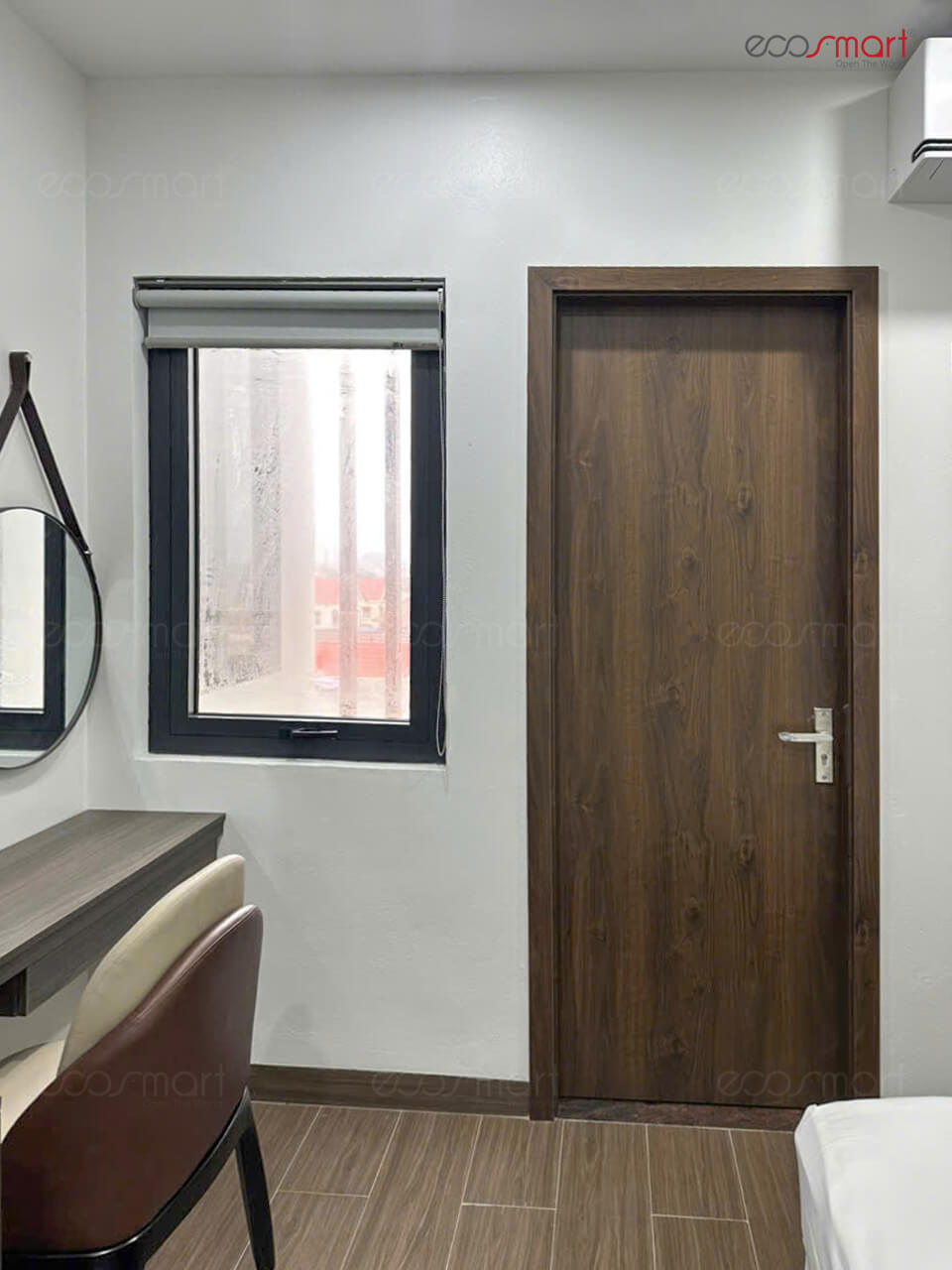 Cửa gỗ nhựa Composite Ecosmart tại khách sạn Galaxy Hotel 3