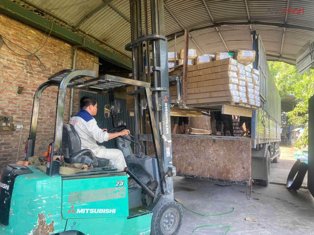 ATA Group chuyển hàng cho dự án xây dựng Đại học Phenikaa